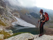 Dal MONTE MADONNINO (2502 m.), salito dalla ripida cresta nord e sceso dal pietroso canalone ovest,ai LAGHI DEI CURIOSI, CABIANCA e ZELTO, il 22 settembre 2013 - FOTOGALLERY